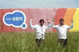 Sabina dlouhá, tereza těžká, anežka pithartová a režisér vít klusák. Bild Zu Vit Klusak Cesky Sen Der Tschechische Traum Photo Filip Remunda Vit Klusak Filmstarts De