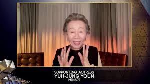 윤여정, 영국 아카데미 여우조연상고상한 체하는 英 농담으로 '빵'. Ujr4kwpz3vifim