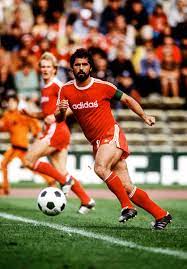 Mit tor nummer 41 hat er eines mehr erzielt als gerd müller. Champions On Twitter Der Bomber Turns 73 Today All The Very Best From Everyone At Fcbayern To The One And Only Gerd Muller Miasanmia Https T Co N4hzxap15g