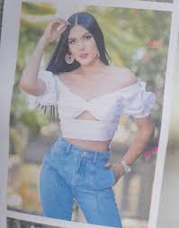 La tomasina Valery Arroyo Miranda en la Revista Miércoles de El Heraldo