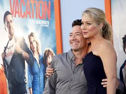Christina applegate, ed o'neill and david faustino pose at the ceremony that honored katey sagal with a star on the hollywood walk of fame. David Faustino Arbeitet An Neuauflage Von Eine Schreckliche Nette Familie Promicabana