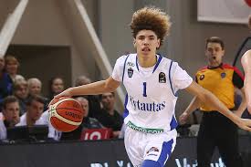 Find the latest sports news and articles on the nfl, mlb, nba, nhl, ncaa college football, ncaa college basketball and more at abc news. Lamelo Ball Cut His Hair After 800 Offer From Lavar And Lonzo Bleacher Report Latest News Videos And Highlights