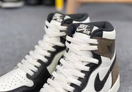 Air Jordan 1 Dark Mocha 555088 105 Release Date Sneakernews Com In 2020 Air Jordans Jordan 1 Jordans