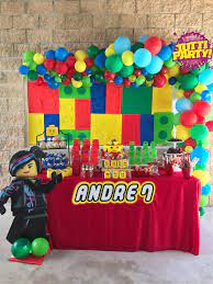 Decorations for a lego themed party can be anything from something simple to something large and extravagant. Pin On Balloons Party Decorations Decoracion De Fiestas Con Globos Grandes Decoraciones Con Globos