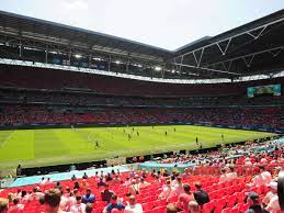 Uefa nations league spielbericht für england vs. Em 2021 Unfall Uberschattet England Sieg Fan Sturzt Im Wembley Von Der Tribune Fussball