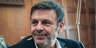 Η ιστορία ακούγεται απίστευτη αλλά είναι πέρα για πέρα αληθινή. Apostolos Gkletsos To Sygkinhtiko Toy Antio Ston 8eofilo Bandwro Iciao