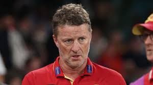 Damien Hardwick ripped by fans over take