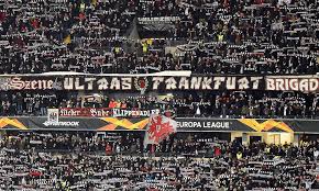 Eintracht frankfurt gartenzwerg zwerg umhang gross 1300591. Eintracht Frankfurt Ultras Entschuldigen Sich Fur Pyro Vorfall