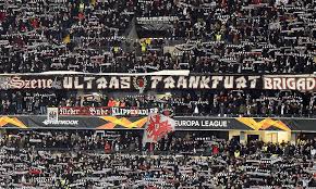 Eintracht frankfurt gartenzwerg zwerg umhang gross 1300591. Eintracht Frankfurt Ultras Entschuldigen Sich Fur Pyro Vorfall