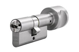 Wenn der auf einer seite steckende schlüssel verdreht ist, lässt er sich bei einem schließversuch auf der anderen seite nicht mit einem schlüssel herausschieben, um den schließvorgang einleiten zu können. Schliesszylinder Was Es Zu Beachten Gibt Bleiben Sie Sicher