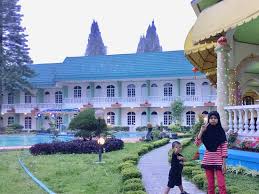 6 years ago6 years ago. Laluan Pejalan Kaki Ke Kolam Renang Picture Of Green Garden Hotel Berastagi Tripadvisor