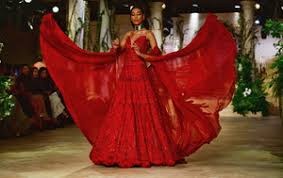 थाई राजा ने पैटोंगटार्न शिनावात्रा को नया प्रधानमंत्री नियुक्त किया