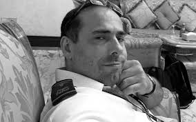 1990 és 2009 között országgyűlési képviselő, 2004 és 2006 között a magyar országgyűlés egyik alelnöke. Elet Es Halal Kozott Lebeg Dombovari Zalan Altatoorvos Pestisracok