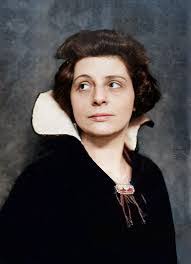 Lou Albert's Instagram, Twitter & Facebook