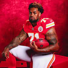 1st Rounder Josh Simmons Rockin' his new Chiefs digs 👀 #DevelopedHere 🌰