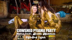 ManureFetish - Videos of Women and Men covered in Cow dung