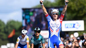 Quelques jours après l'arrivée du tour de france, le français julian alaphilippe devient champion du monde 2020 en s'offrant le maillot arc en ciel après une échappée en solitaire à. Championnats De France De Cyclisme Demare Plus Fort Que La Double Lame Senechal Alaphilippe