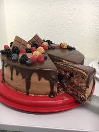 Rezept Schoko Buttercreme Torte Mit Waldfruchten Und Zartbitterganache Drip Kuchen Und Torten Rezepte Kuchen Und Torten Torte Mit Fruchten