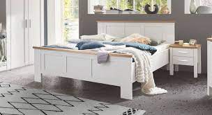 Die betten haben eine ansprechende holzoptik und ein hochwertiges kranzprofil. Bett Im Landhausstil In Champagner Mit Balkeneiche Dekor Tuvalu