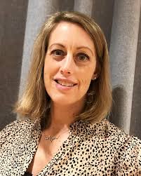 ⭐ Ann-Caroline Skog ✓ Enhetschef för område Hälsa ✓ Omsorg i Bjuv AB ✓  Antal år som ledare: 4 ⏹ Vad var det som först lockade dig till yrket som  chef? Att