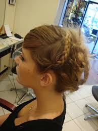 15 idees pour un chignon facile. Chignon Facile Un Chignon Tresse A Faire Soi Meme Cosmopolitan Fr
