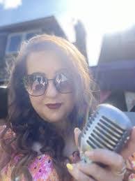 Laura Killen's Instagram, Twitter & Facebook