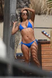 Following her divorce from basketball player tony parker six years ago, eva longoria went through a rough patch and revealed she hadn't been eating. Aos 40 Anos Eva Longoria Exibe Curvas Em Dia De Praia