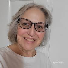 Save this for later!!🛟 White balance is a camera setting that adjusts the  color balance of an image to ensure that white objects appear white under  various lighting conditions!!💡 It compensates for