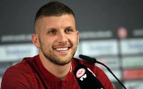 Mục tiêu hàng đầu bất ngờ "thả thính" Man Utd