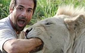 This means that if communities in contact with wild species do not experience the tangible benefits of protecting wildlife. O Encantador De Leoes E Sua Relacao Com Os Animais Direitos Animais