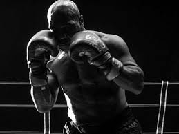 Sotto) è un pugile professionista dall'america. Mike Tyson Che Fisico Bestiale A 54 Anni Il Ritorno Sul Ring Dopo 15 Anni Sfidera Roy Jones Jr Il 28 Novembre Corriere It