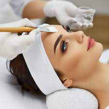 Enfin une sensibilité artistique héritée de ma mère complète le tout en m'orientant vers le beau et donc l'esthétique. Docteur Jerome Tondut Medecin Esthetique A La Rochelle 17