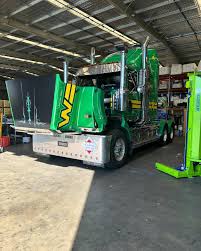 Our mechanics making sure our trucks are ready to service our FNQ and Wa  customers without any problems 🇦🇺👍 If you have any inquiries call our  office