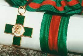 Il titolo di cavaliere del lavoro è un'importante onorificenza il cui conferimento è disciplinato dalla legge 194 / 1986. Cavaliere Del Lavoro Chi Sono E Come Ci Si Diventa