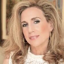 Wendy FriedmanPacker (@FashionOver50)