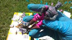 Despite the worthwhile rewards, this pack is likely to be a controversial addition to fortnite due to its price. Fortnite Fridays Jazwares Pinata 8 Vending Machine Fallen Love Ranger Youtube