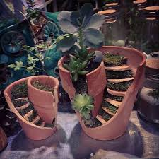 Des Jardins Dans Des Pots Casses 2tout2rien Jardins Miniatures Idee Jardinage Jardinage