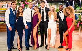 One Couple Won Love Island And So Did Viewers Who Finally Got A Truly Decent Cbs Summer Reality Show Reality Blurred