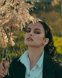 Jennifer Gil's Instagram, Twitter & Facebook