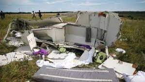 Jetzt wollen die separatisten helfer zum trümmerfeld lassen eine augenzeugin, die in den ersten 20 minuten vor ort war und dort fotografiert hat zeigt die (teilweise maskierten) bilder der. Australien Beweise An Mh17 Absturzstelle Manipuliert Politik