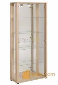 Tapi bila kalian membeli di toko furniture, saat ini lebih banyak lemari pakaian kaca dengan bahan kayu olahan seperti (multiplex,mdf,particle board. Display Cabinet Lemari Kaca Jakarta Timur Jualo