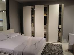 Rovere chiaro quattro armadio con camera da letto mobili a specchio,white. Camera Matrimoniale Moderna Con Armadio Ante Scorrevoli