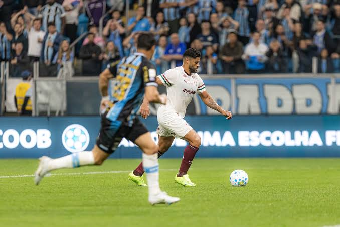 Fluminense marca com Hulk, mas Gr&ecirc;mio busca empate com dupla estreante - Estad&atilde;o