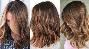 I capelli lunghi biondo miele e caramello sono perfetti per giocare con lunghezze e punti luce. I Migliori 20 Colori Di Capelli Per Sembrare Piu Giovani Istantaneamente