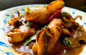 Hidangan ini melibatkan banyak bumbu dan nah, kali ini agar anda bisa menyajikan sendiri sajian kare daging sapi yang enak dan sedap dirumah dengan praktis, simak resepnya berikut ini. Kari Sotong Nasi Kandar Style Chef Home