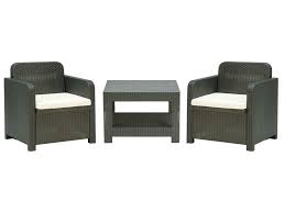 Le fauteuil suspendu a été créé dans les années 60, il tient son nom du fait qu'il ne repose pas sur des pieds. Salon De Jardin 2 Fauteuils Et Table Basse Giglio Coloris Gris Conforama