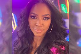 'tune into #rhoa tonight at 8 pm on @bravotv i have a few special guests stopping by casa leakes tonight!' Kenya Moore Shows Living Room In Atlanta Home Video Style Living