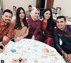 Ia pun bahagia karena akhirnya mimpi menikah dengan adat sunda ini bisa terealisasi. Siap Menikah Tahun Depan Citra Kirana Akan Mundur Jadi Artis Tabloidbintang Com