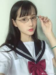 Glasses-wearing Girl Fan Club