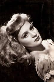 Såg detta i mitt flöde. Visst har videon vissa likheter med en tecknad  snutt om tomtens verkstad som visas på julafton.  https://www.facebook.com/watch?v=1589763949089524